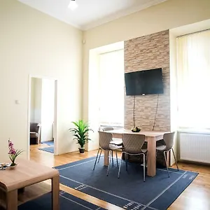 Regiposta Street- Center Apartment